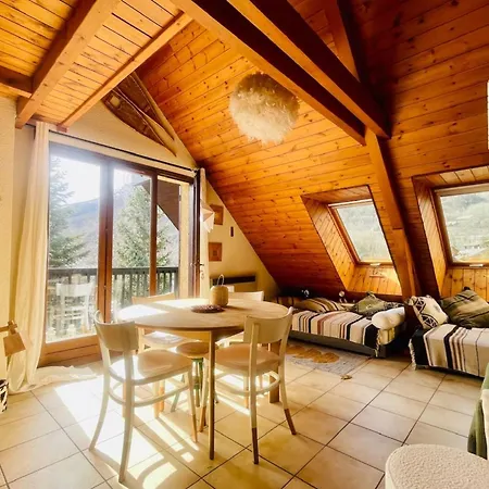 Apartment Nest With Large Balcony